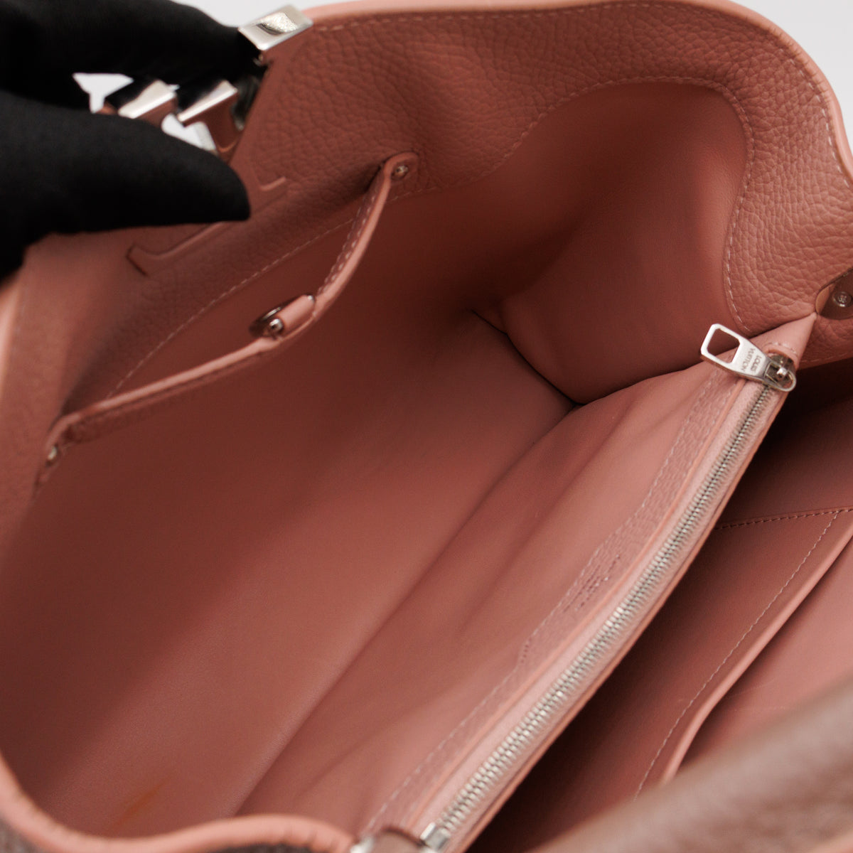 Capucines MM Taupe & Rose Taurillon Leather