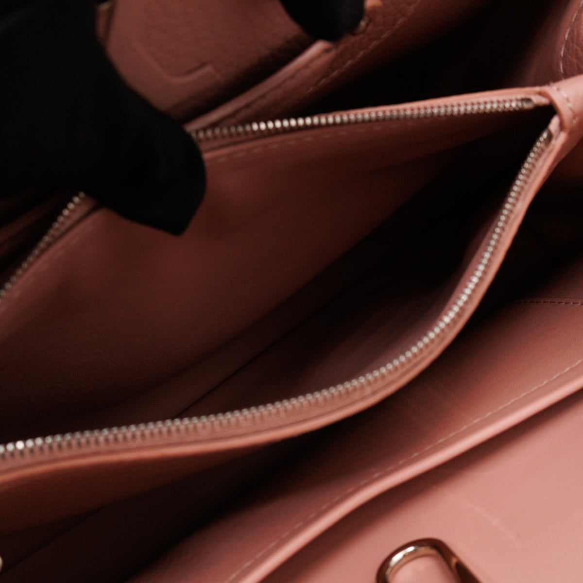 Capucines MM Taupe & Rose Taurillon Leather