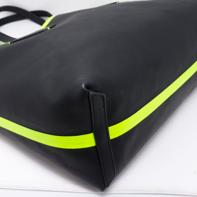 Giant Check Reversible Tote Black