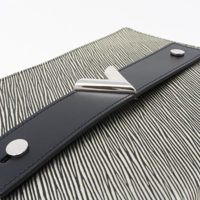 Essentials V Pochette Platine Epi Leather