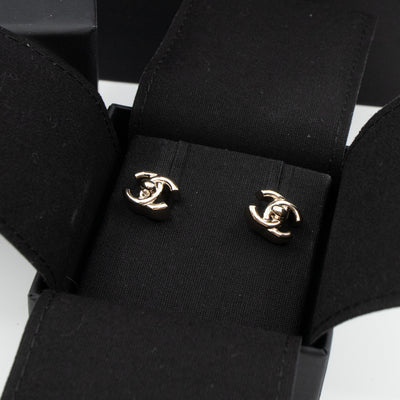 CC Turn Lock Earrings Silver