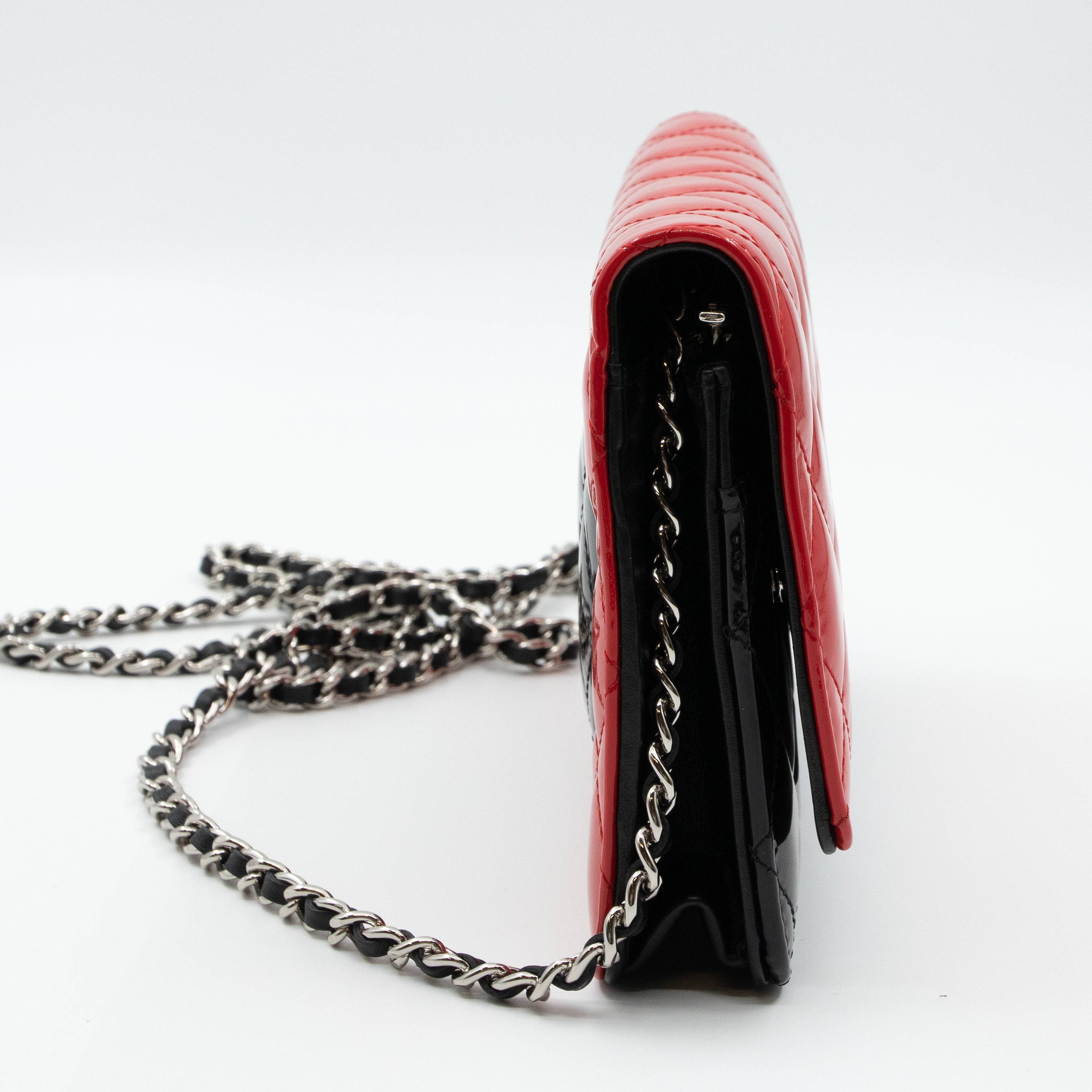 Classic Wallet On Chain Black Red Patent Leather