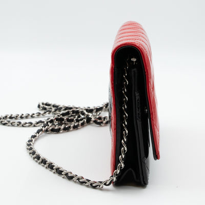 Classic Wallet On Chain Black Red Patent Leather