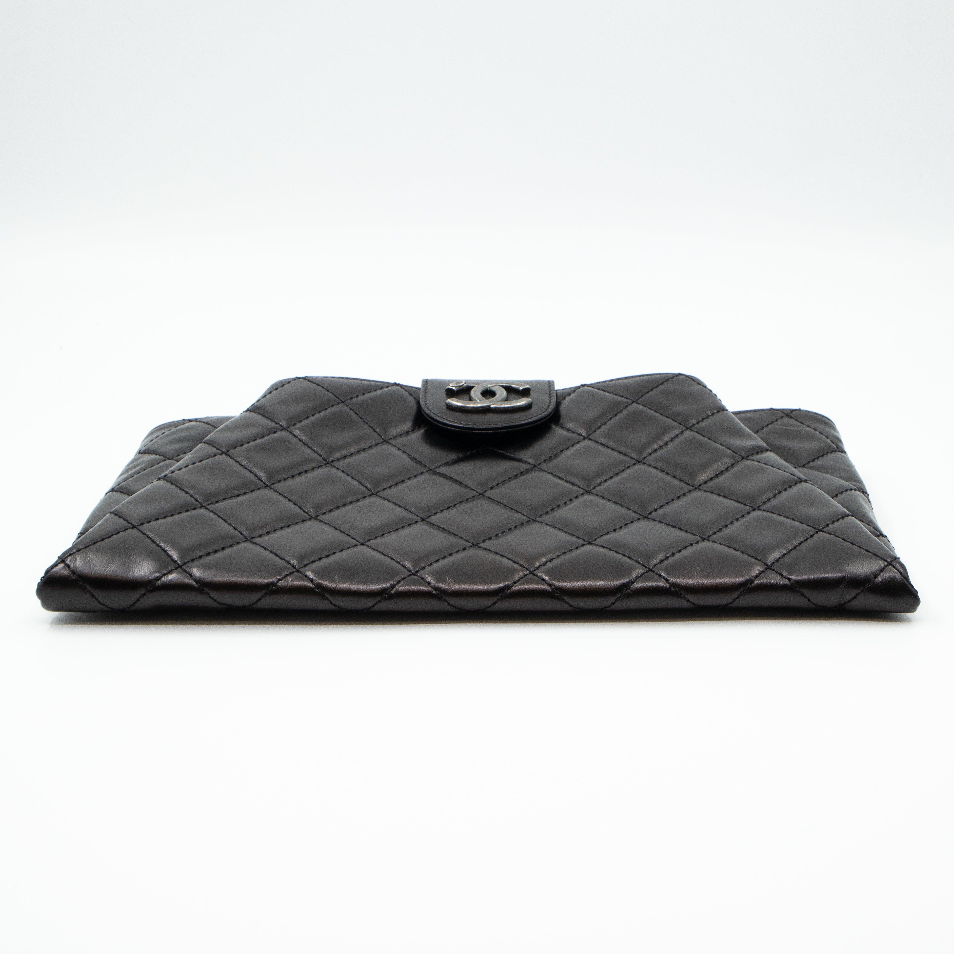 Coco Pleats Clutch Black Calfskin
