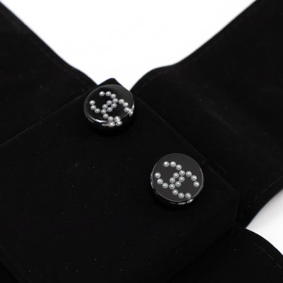 CC Round Earrings Black Pearl