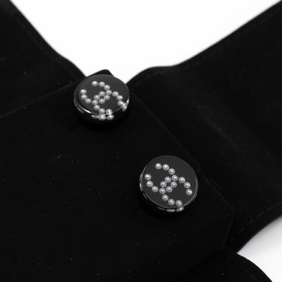 CC Round Earrings Black Pearl