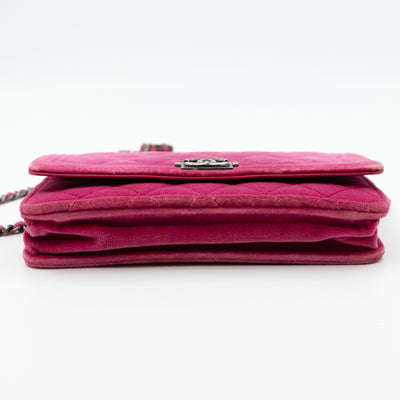 Boy Wallet On Chain Pink Velvet