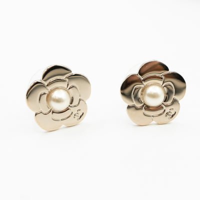 Camellia Pearl Earrings Light Gold