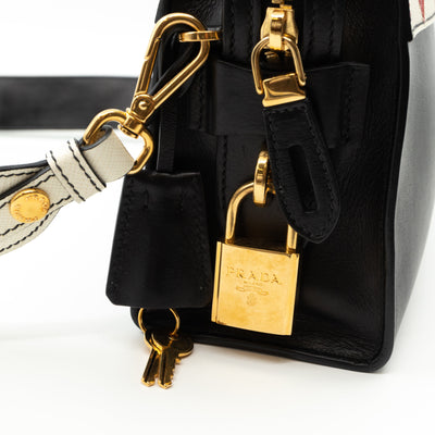 Esplanade Shoulder Bag Greche Black Leather