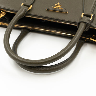 Galleria Medium Double Zip Green Saffiano