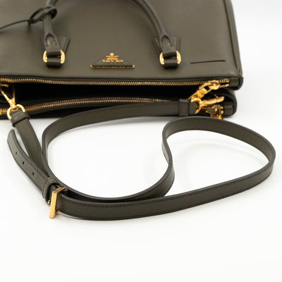 Galleria Medium Double Zip Green Saffiano