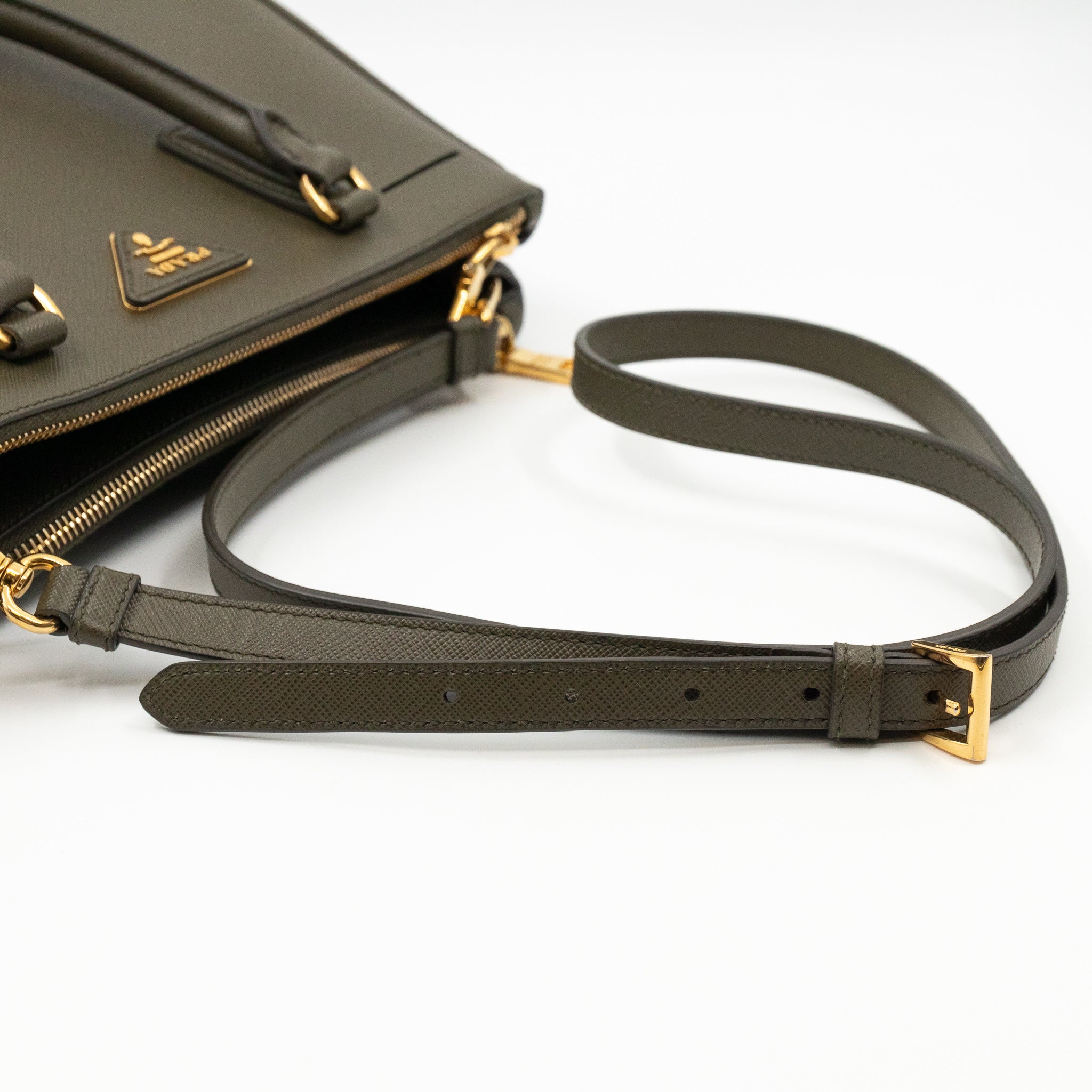 Galleria Medium Double Zip Green Saffiano
