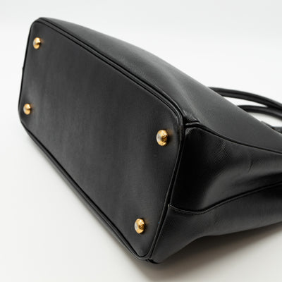 Galleria Medium Single Zip Black Saffiano