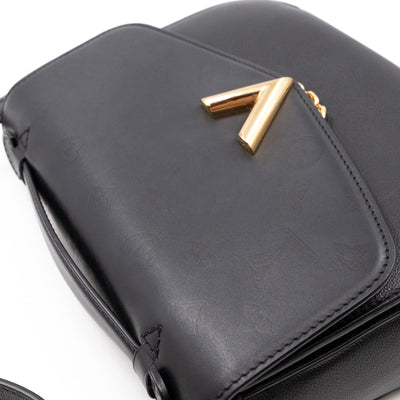 Very Messenger Monogram Leather Black